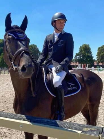 Photo de Simon Dalibert sur son cheval en compétition de CCE FANDREO DE LA BLANCHE