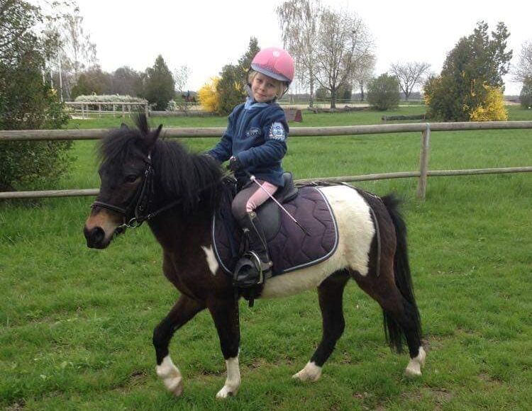 Photo prise lors d'une balade après un cours baby poney au club hippique d'eckwersheim près de strasbourg