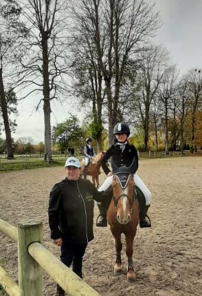 Photo d'un cours de pédagogie équestre avec des poneys au club hippique Eckwersheim situé près de Strasbourg