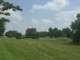 Photo de la vue d'ensemble des installations pour les cavaliers propriétaires du Club hippique Eckwersheim proche de Strasbourg